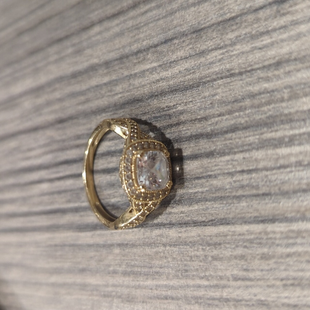 Diamonsique cushion cut twisted shank14K Gold yellow size 8 ring